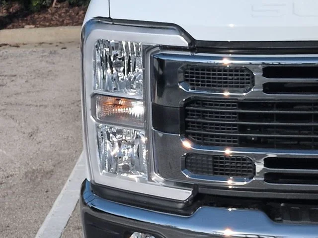 New 2026 Oxford White Ford F-250® XLT image 9