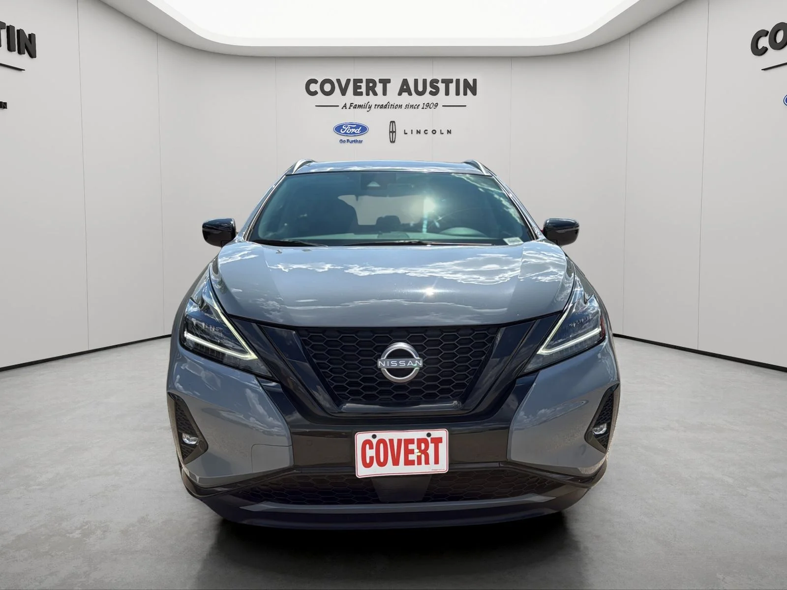 Used 2023 Gray Nissan SV image 8
