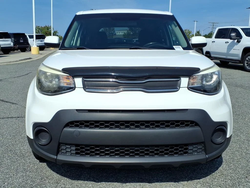 Used 2018 White Kia Base image 26