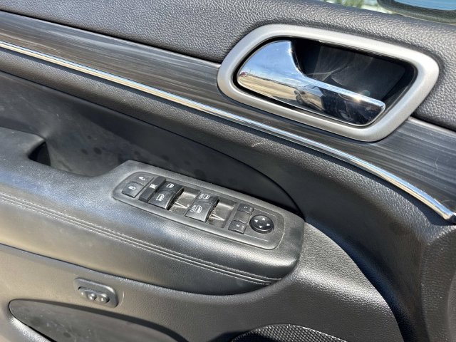 Used 2019 Gray Jeep Limited image 47