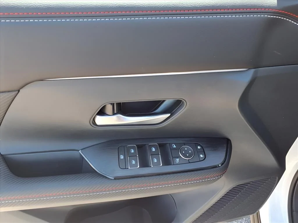 2025 Nissan Kicks SR AWD - Photo 13