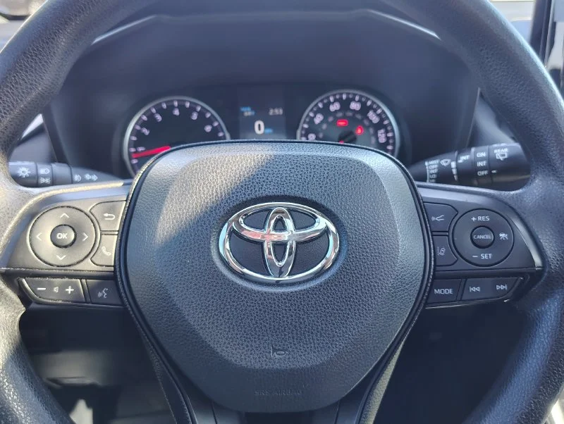 Used 2019 Silver Toyota XLE image 14