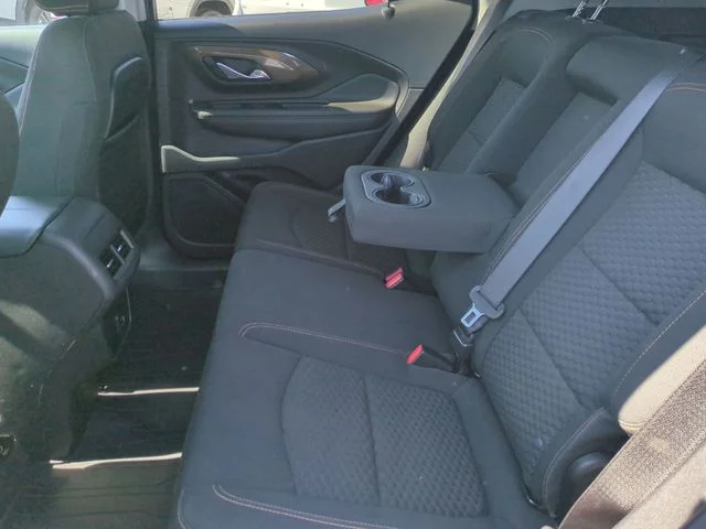 Used 2018 White GMC SLE image 22