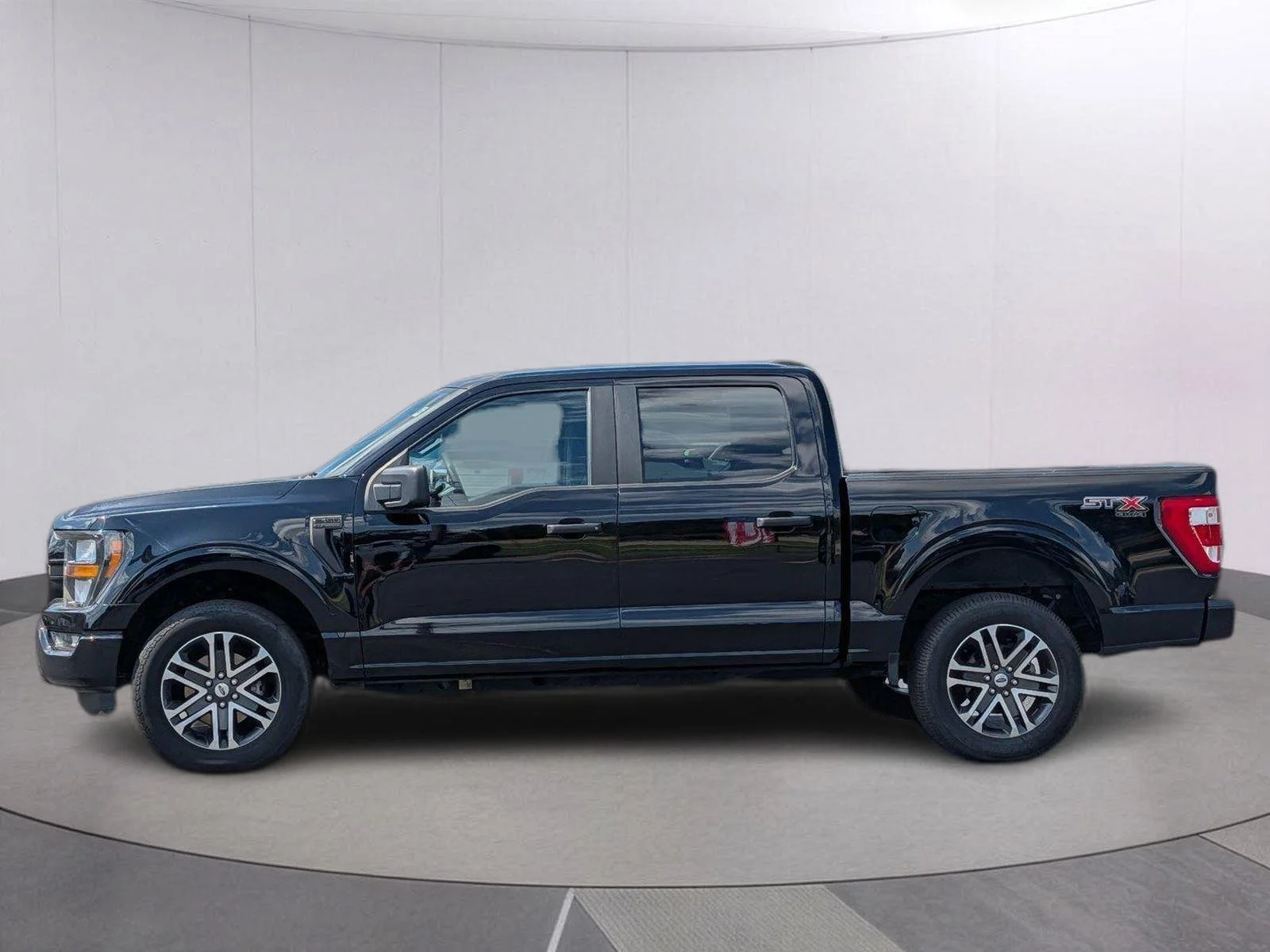 Used 2023 Agate Black Ford XL image 2