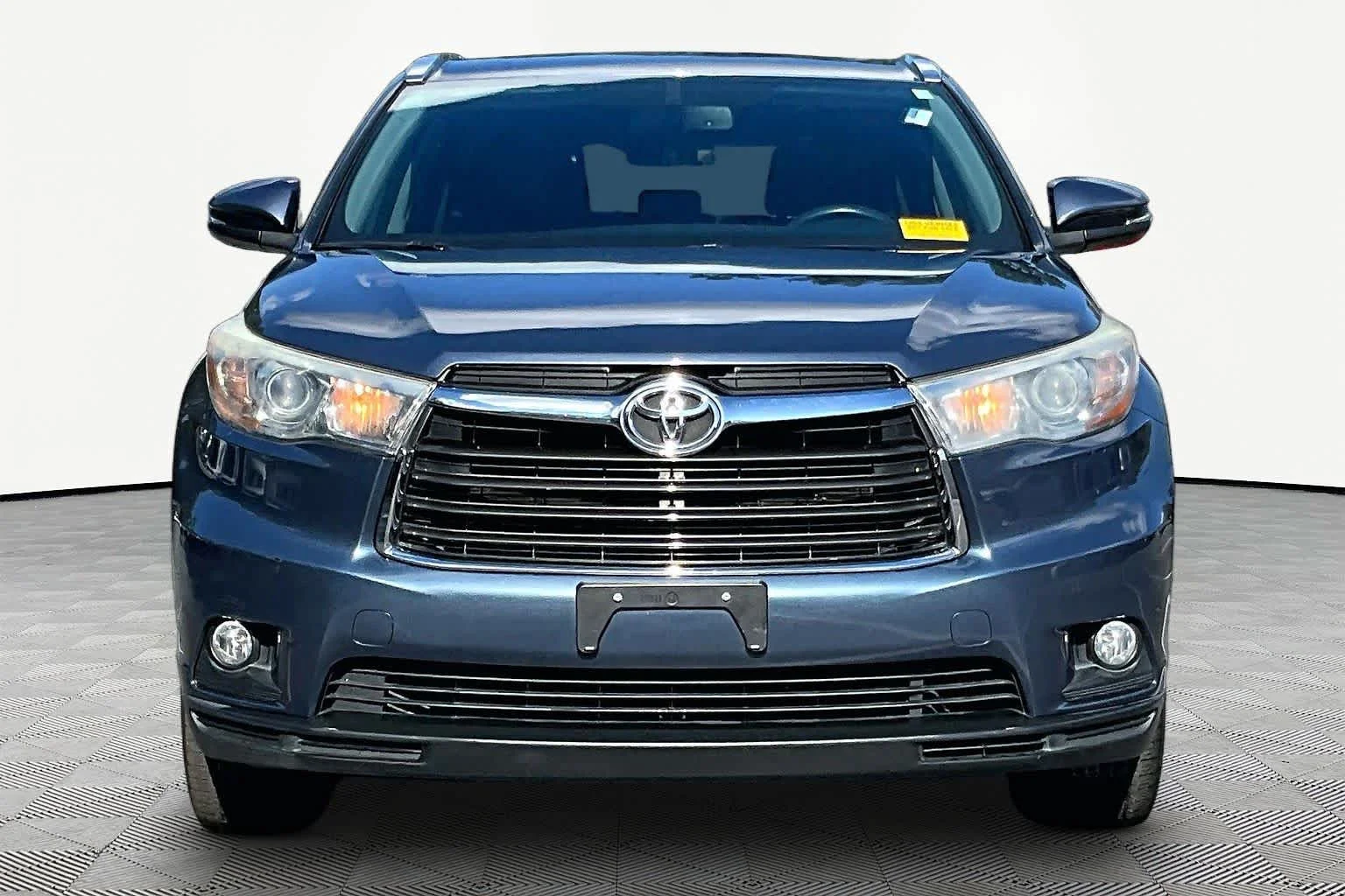 Used 2016 Shoreline Blue Pearl Toyota XLE image 4