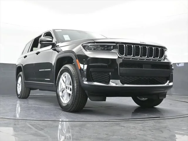 New 2026 Diamond Black Crystal Pearl-Coat Exterior Paint Jeep Laredo image 60