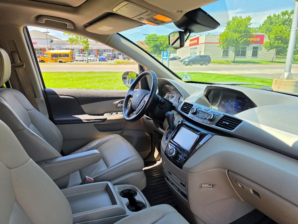 Used 2016 White Diamond Pearl Honda Touring Elite image 28