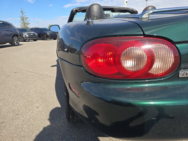 Used 2001 Green Mazda Base image 10