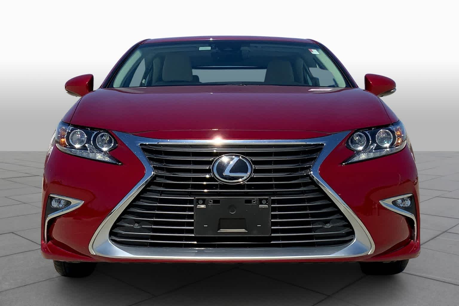 Used 2018 Matador Red Mica Lexus  image 4