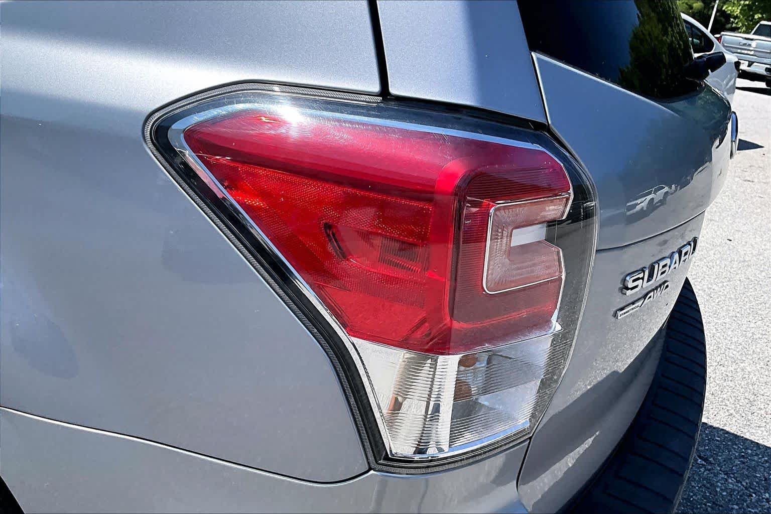 Used 2017 Ice Silver Metallic Subaru Premium image 25