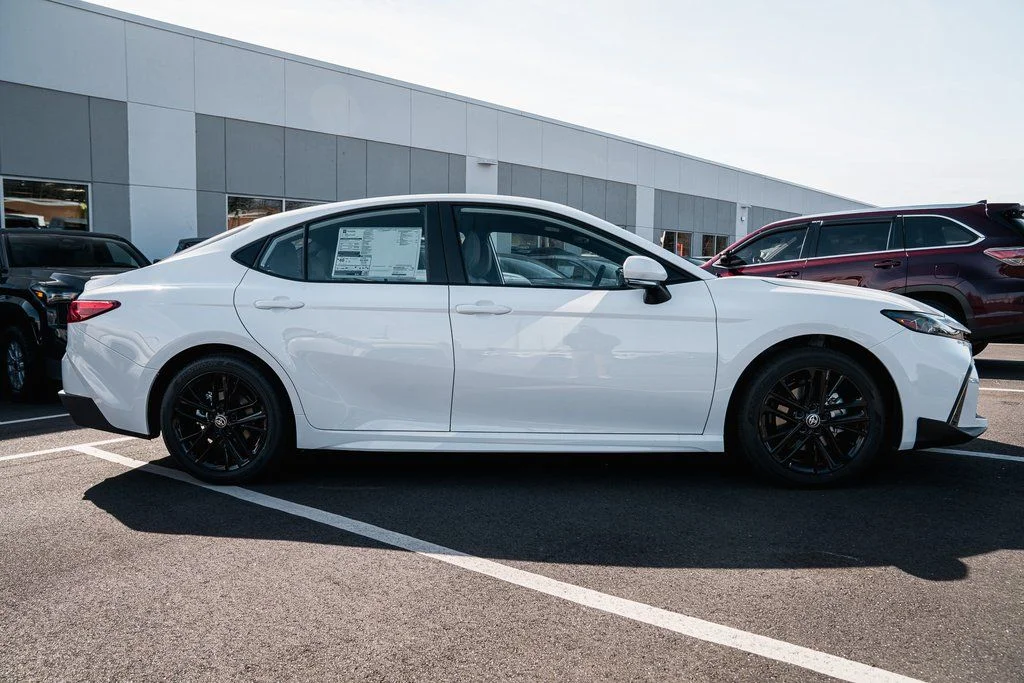2026 Toyota Camry SE - Photo 8