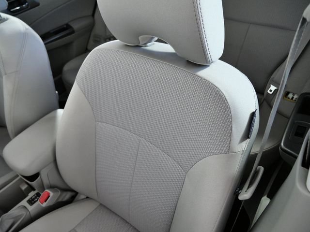 Used 2011 White Subaru 2.5X image 18