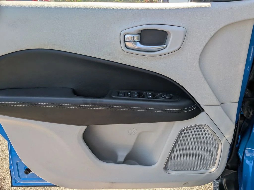 Used 2019 Blue Jeep Latitude image 32