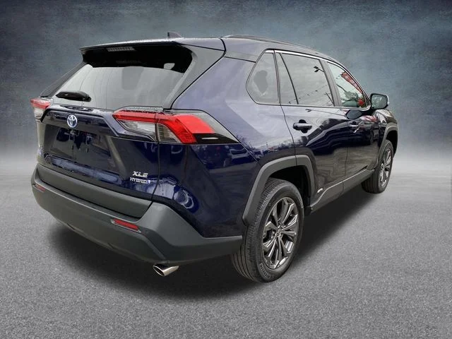 Used 2024  Toyota XLE Premium image 26