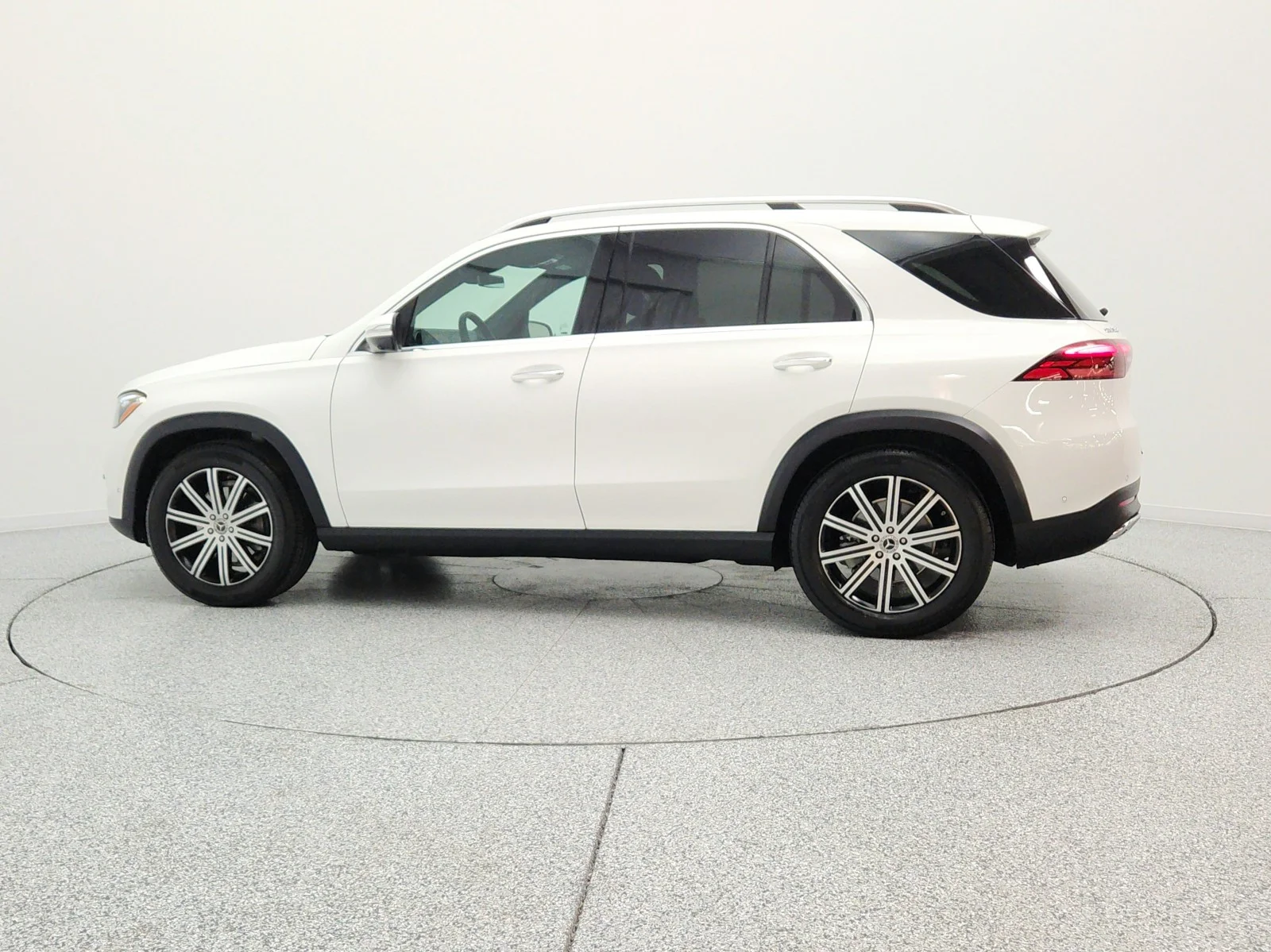 Certified Used 2024 Polar White Mercedes-Benz GLE 350 4MATIC® SUV image 8