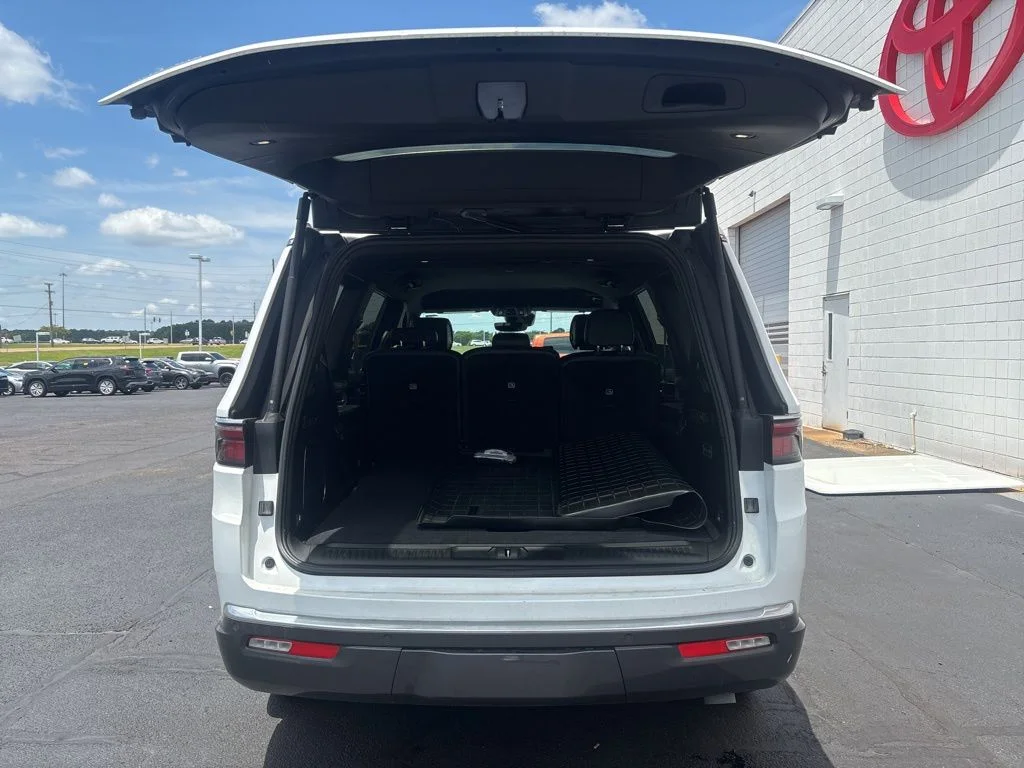 Used 2022 White Jeep Series III image 30