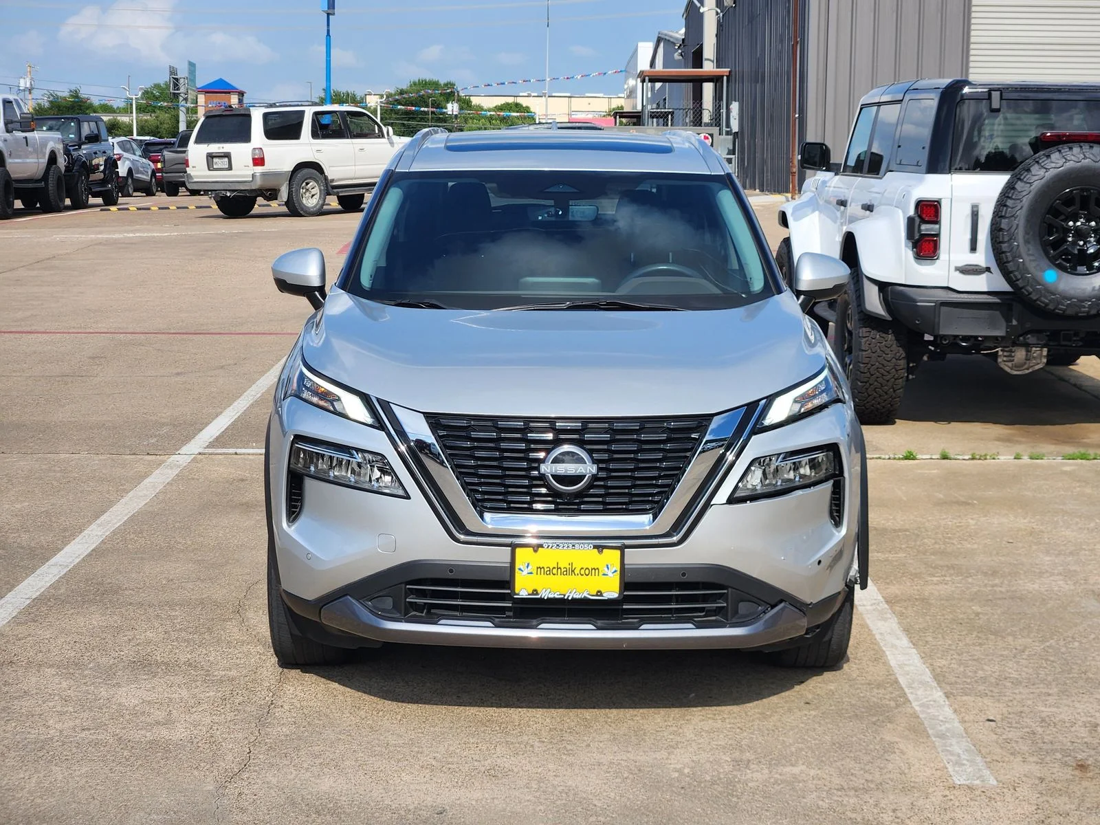 Used 2023 Silver Nissan SL image 2