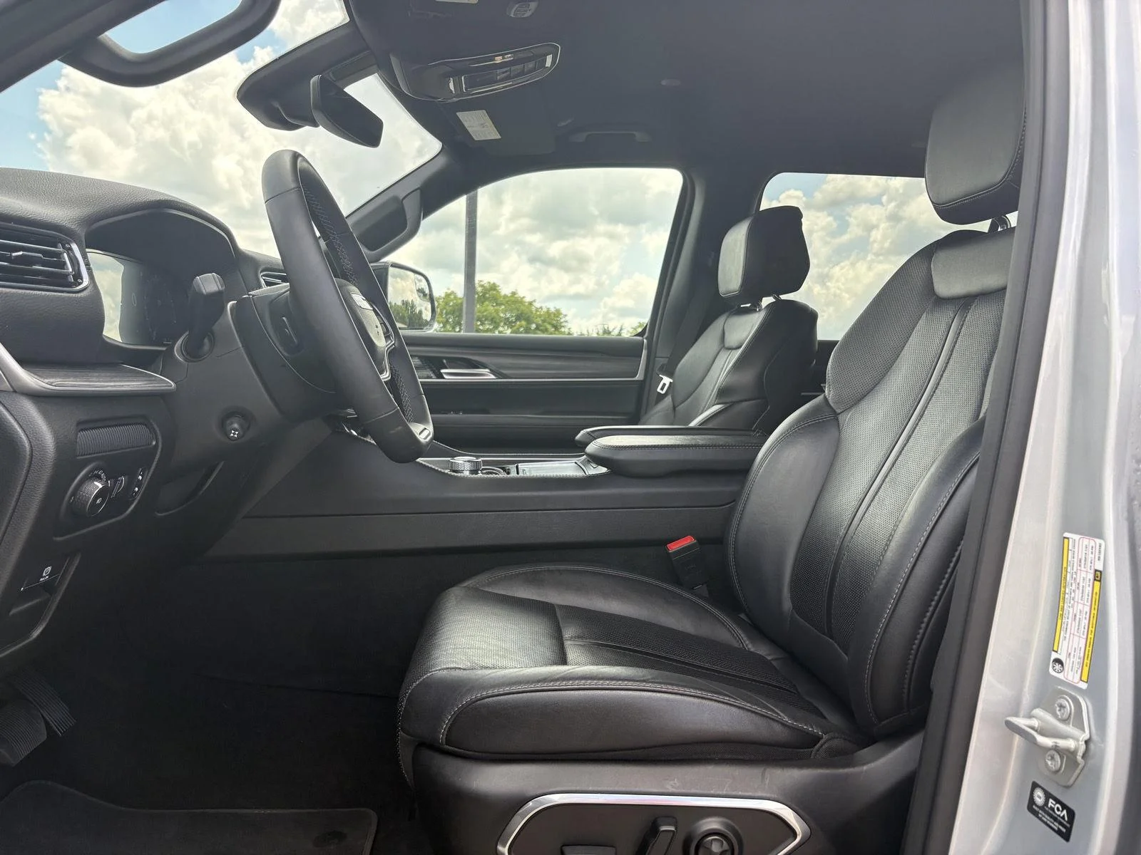 Used 2024 Baltic Gray Metallic Clearcoat Jeep Series II image 9