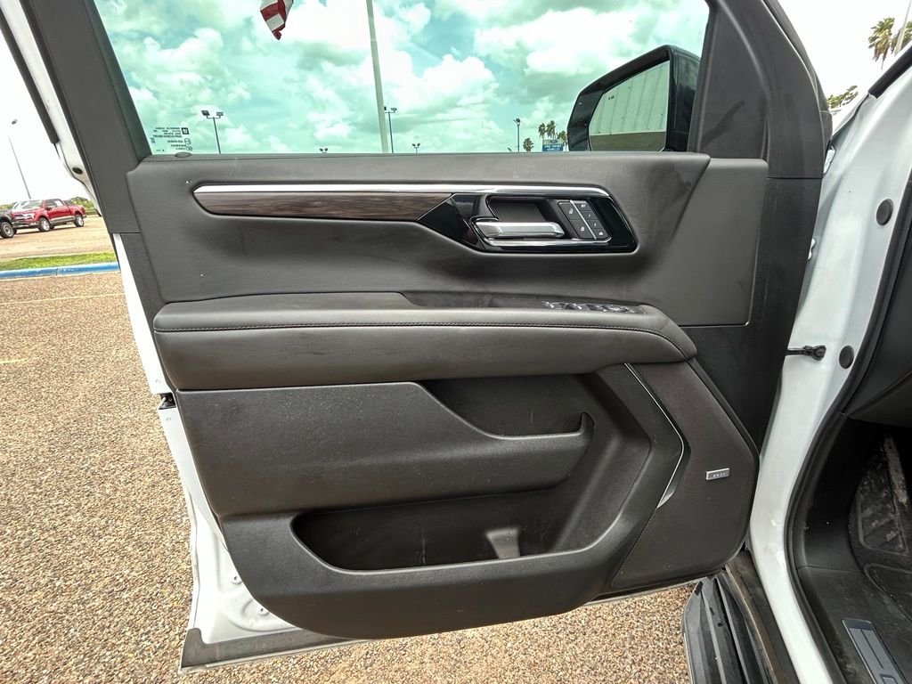 Used 2025 White Chevrolet LT image 10