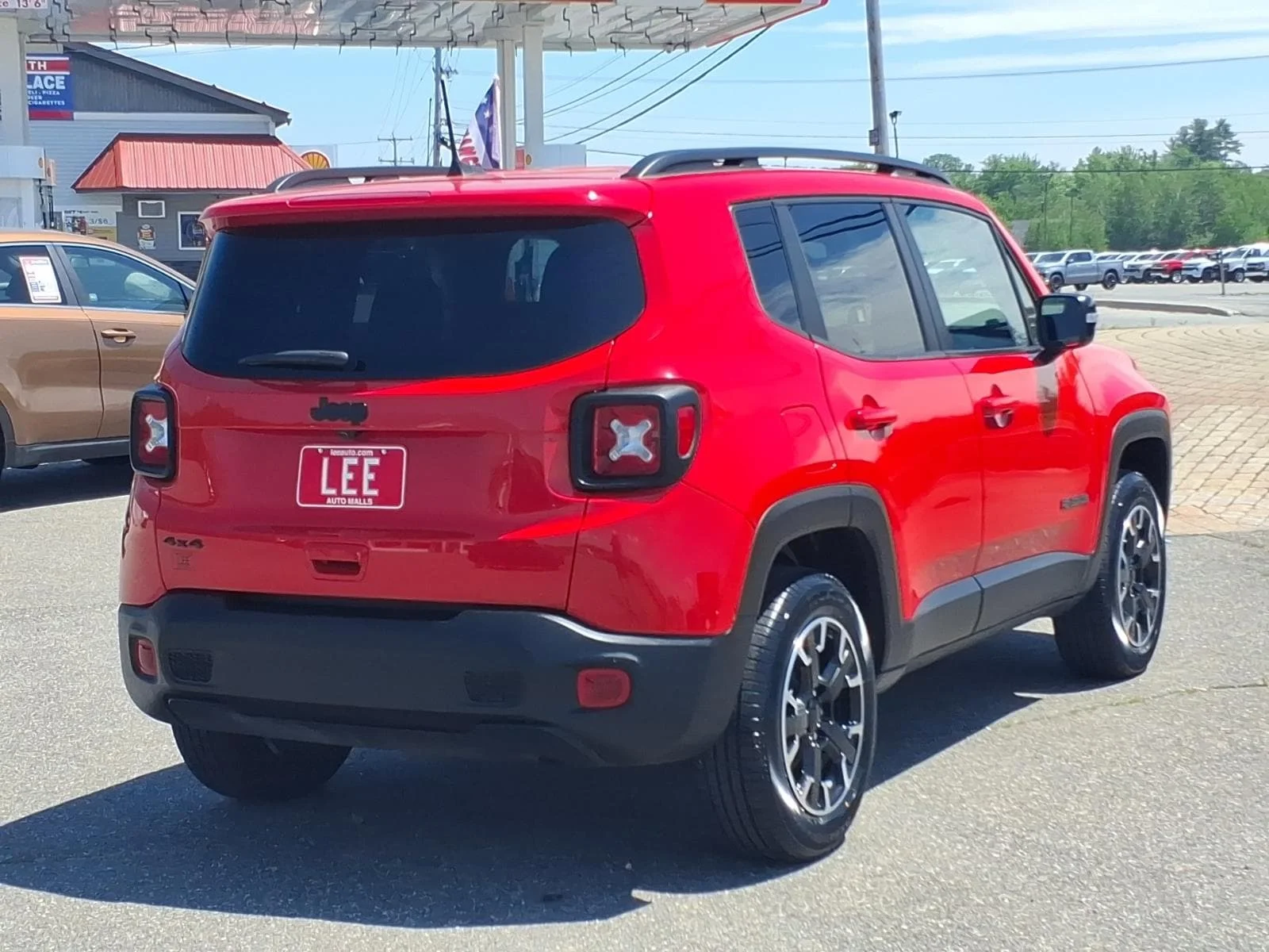 Used 2023 Colorado Red Jeep Latitude image 5
