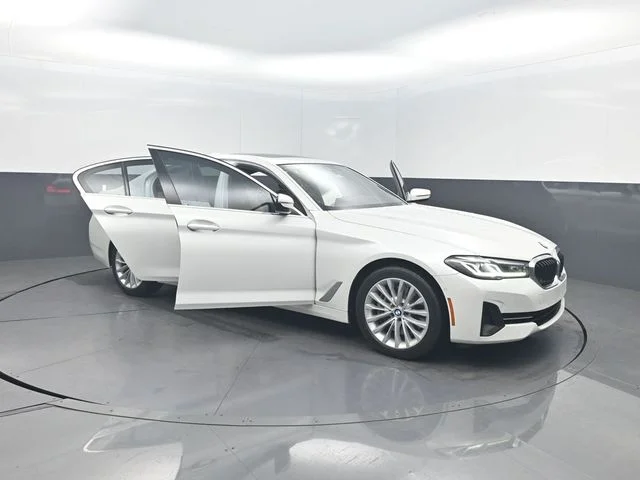 Used 2021 White BMW 540i image 43