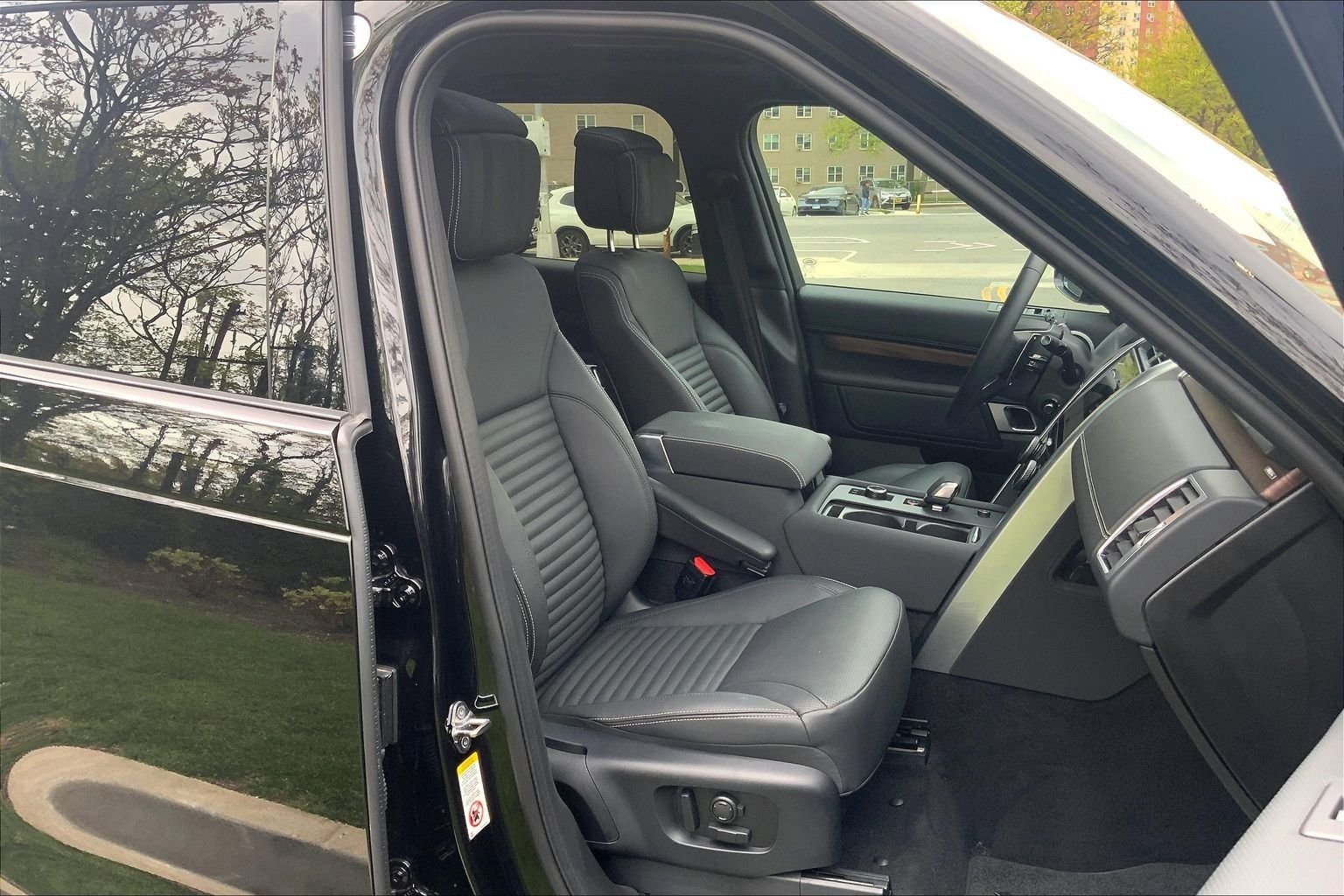 Certified Used 2025 Santorini Black Metallic Land Rover Dynamic SE image 8