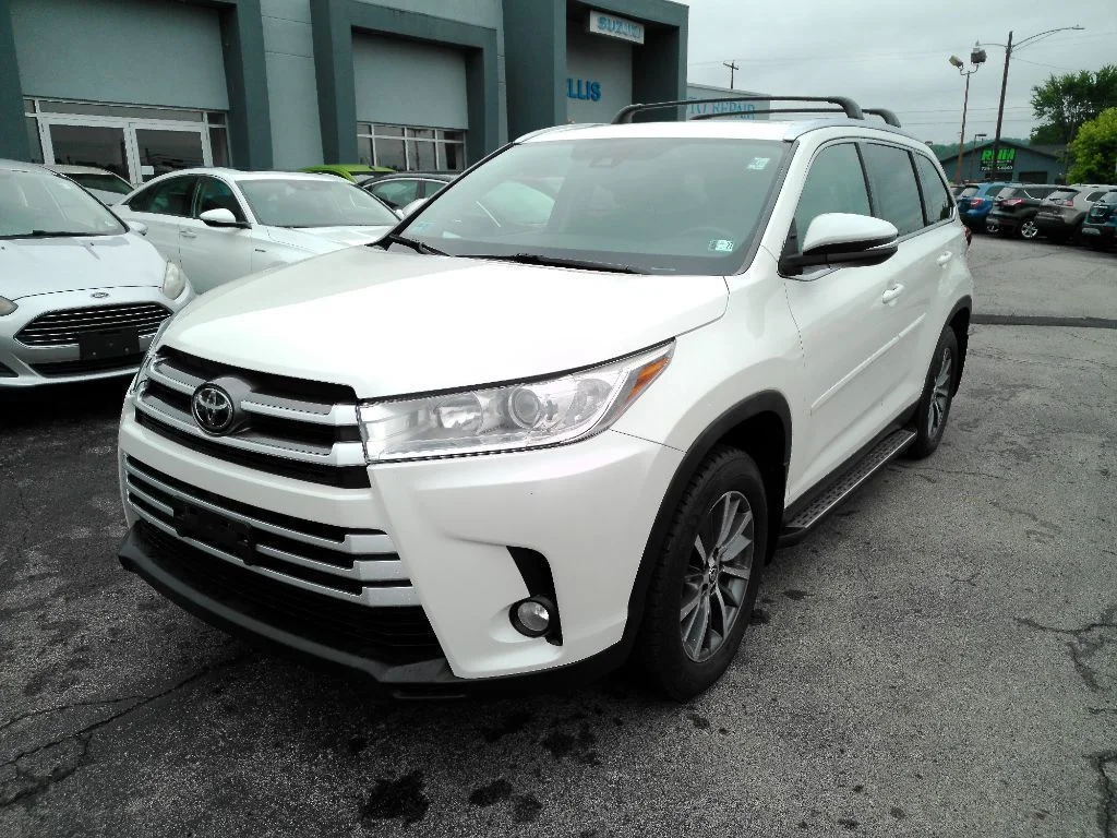 Used 2019 White Toyota XLE image 1
