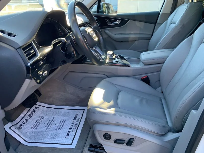 Used 2019 White Audi 55 TFSI Premium Plus Sport Utility 4D image 27