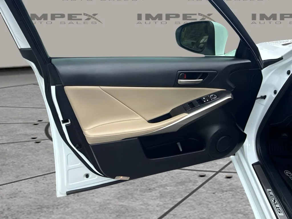 Used 2020 White Lexus 350 image 17