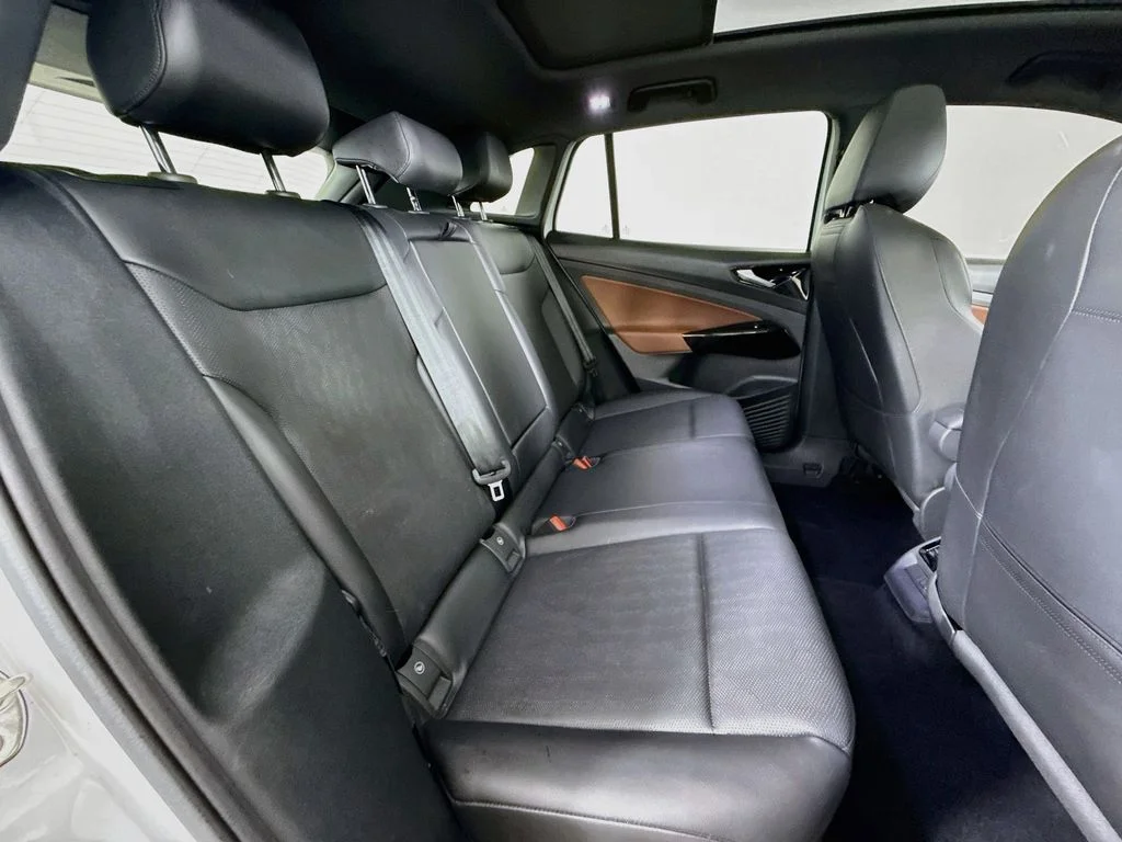 Used 2021 White Volkswagen Pro S image 28