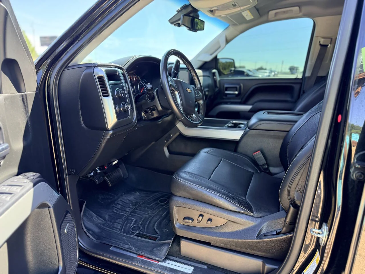 Used 2018 Black Chevrolet LTZ Z71 4x4 4dr Crew Cab 5.8 ft. SB image 25