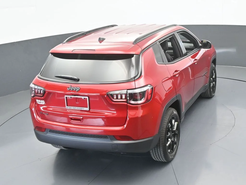 New 2026 Red Hot Pearlcoat Jeep Latitude image 43