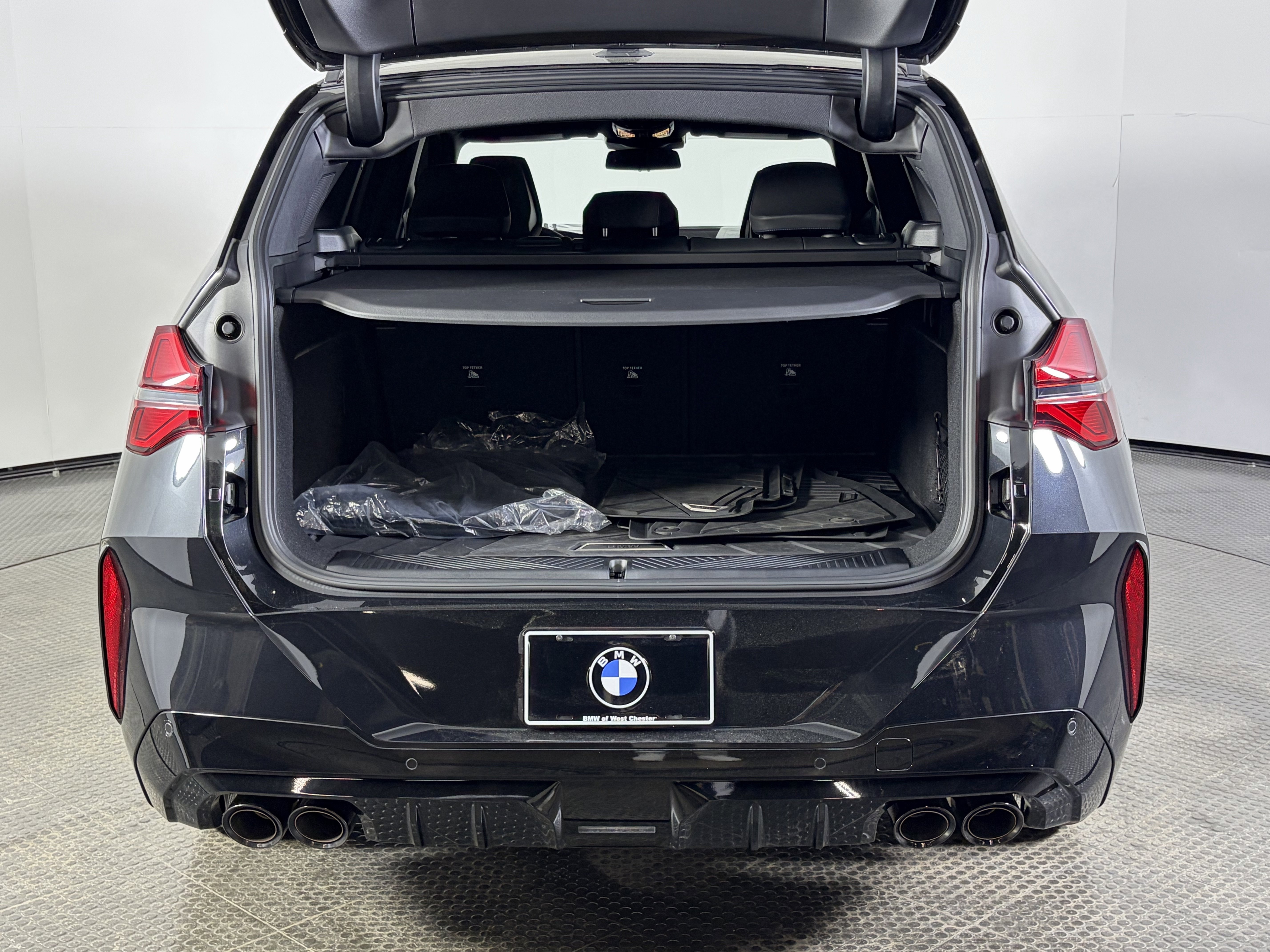 Used 2026 Black Sapphire Metallic BMW M50 xDrive image 9