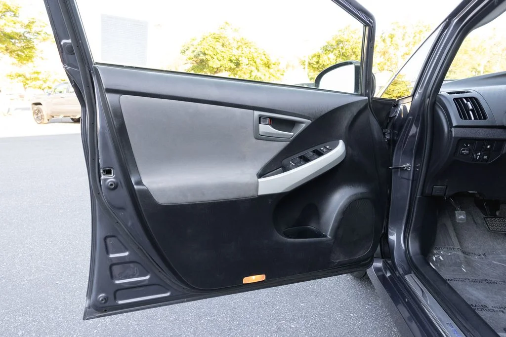 Used 2012 Winter Gray Metallic Toyota Base image 13