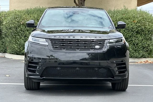 New 2026 Santorini Black Land Rover Dynamic SE image 8