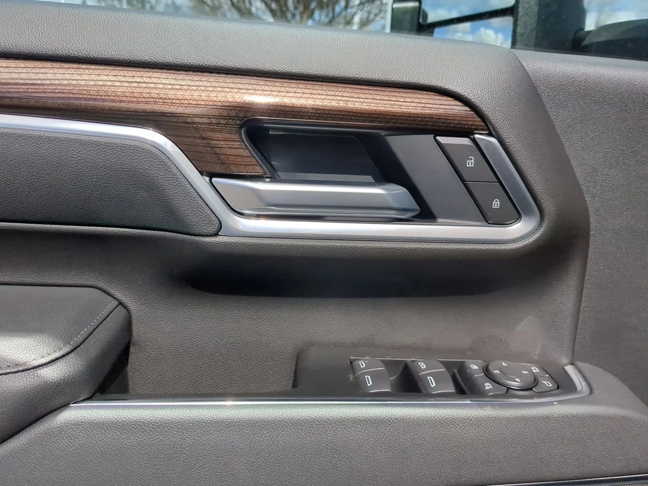 New 2026 Sterling Gray Metallic Chevrolet LT image 24