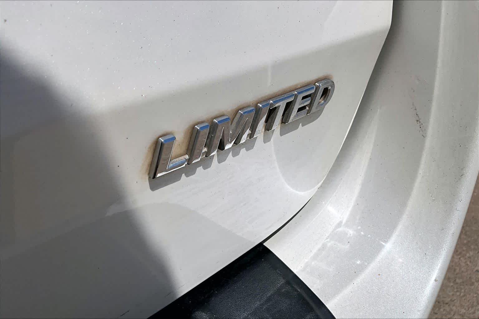 Used 2018 Blizzard Pearl Toyota Limited image 10