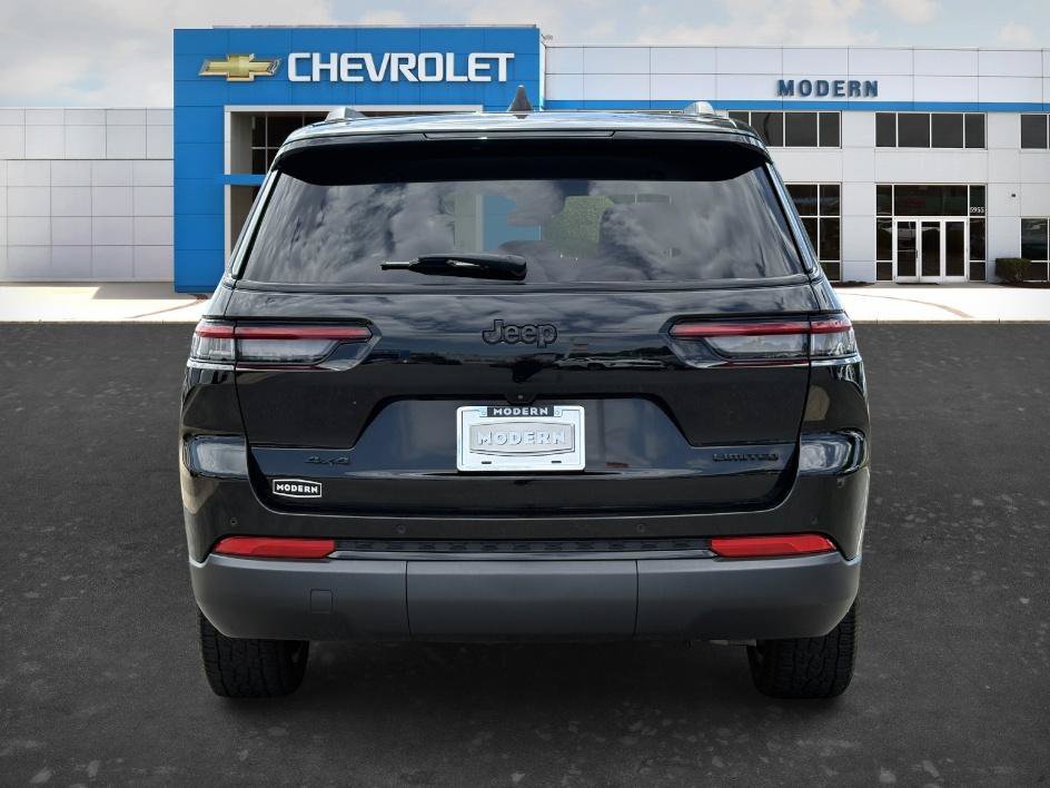 Used 2023 Diamond Black Crystal Pearlcoat Jeep Limited image 4