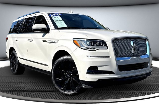 Used 2022 White Lincoln Reserve image 3