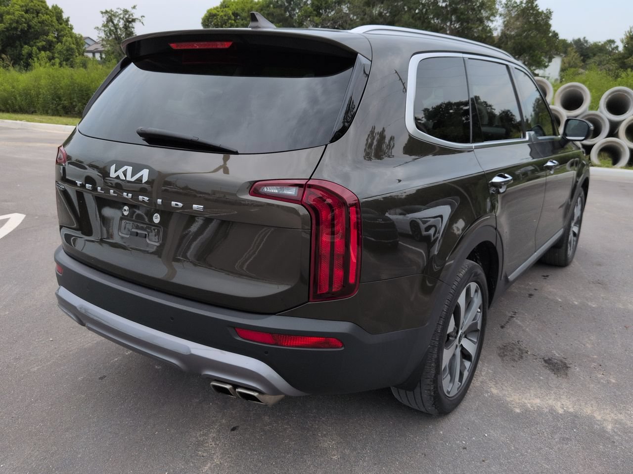 Certified Used 2022 Dark Moss Kia S image 4