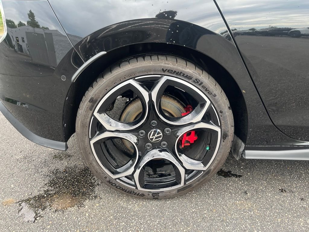 Certified Used 2025 Black Volkswagen Autobahn image 31
