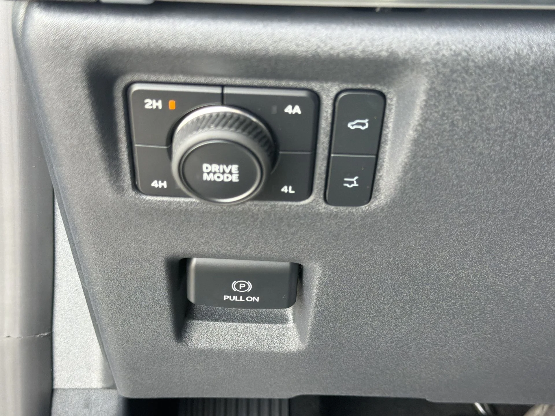 New 2026 Glacier Gray Metallic Tri-Coat Ford Platinum® image 15