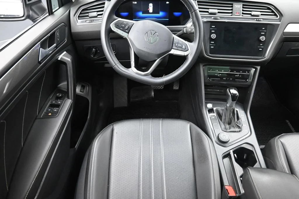 Used 2024 Silver Volkswagen 2.0T SE image 14