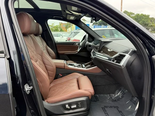 Certified Used 2024 Carbon Black Metallic BMW xDrive40i image 30