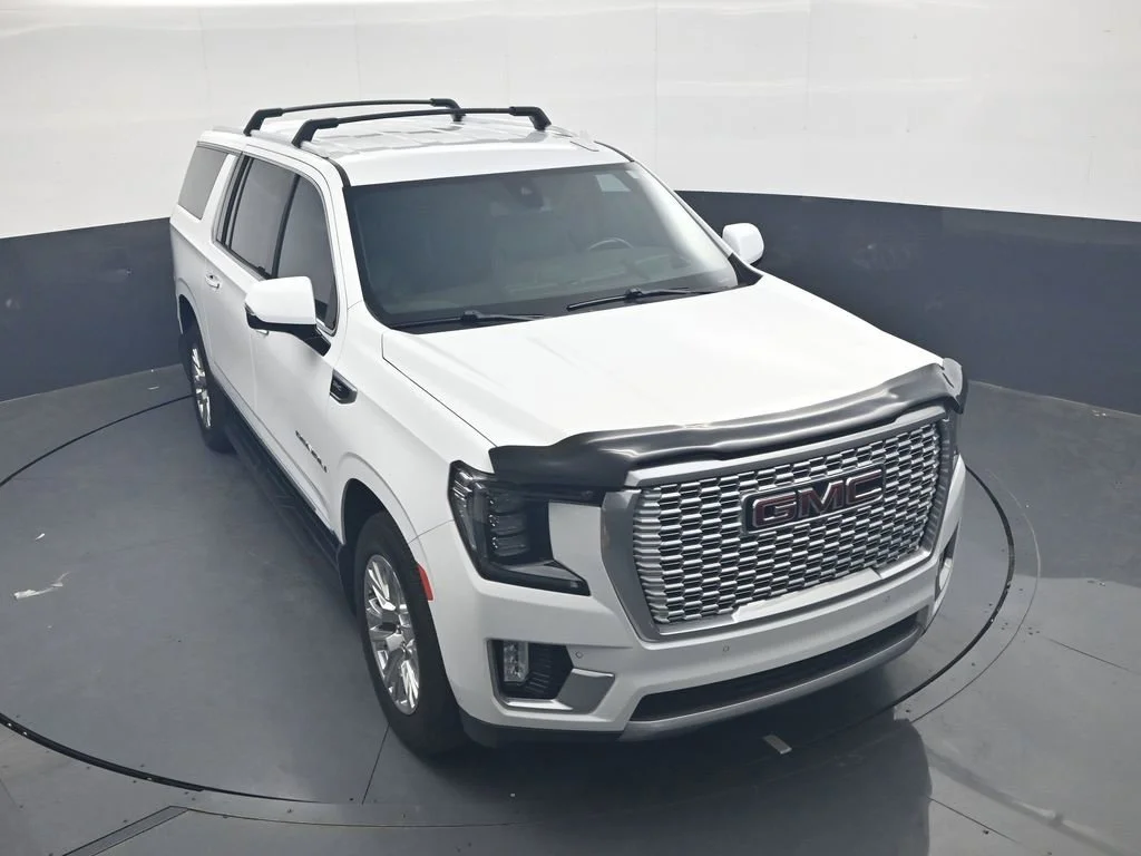 Used 2021 White GMC Denali image 30