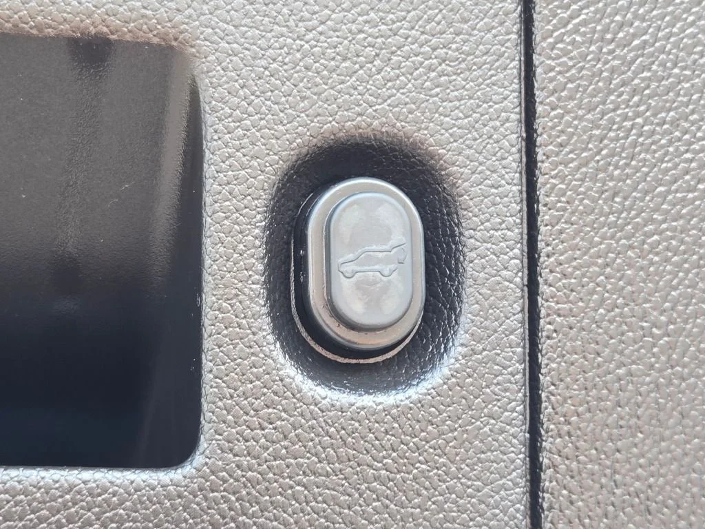 Certified Used 2018 Black Cadillac Premium image 18