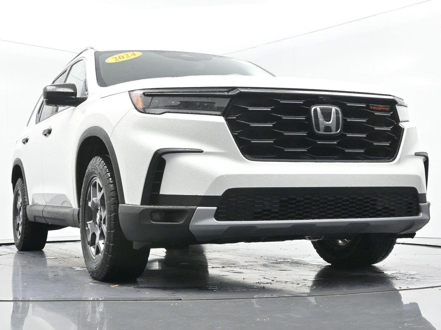 Used 2024 Platinum White Pearl Honda TrailSport image 55