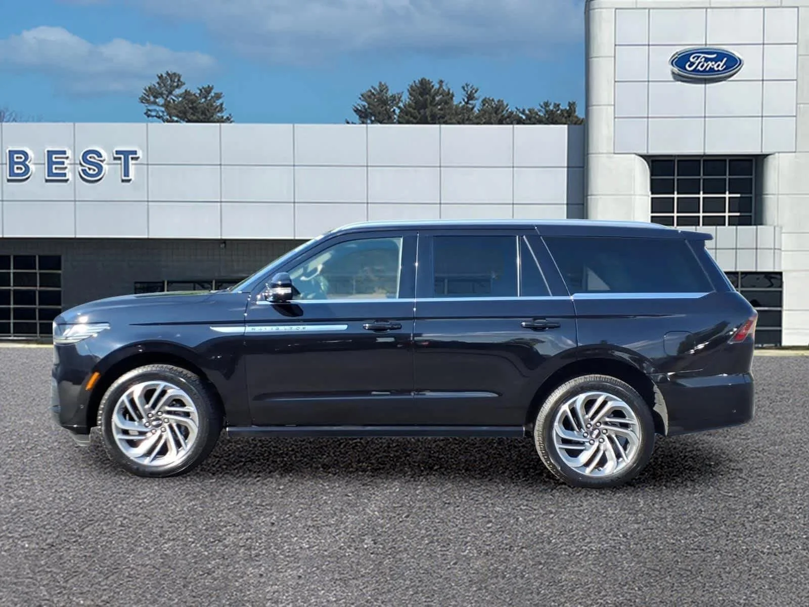 Used 2025 Infinite Black Metallic Lincoln Reserve image 2