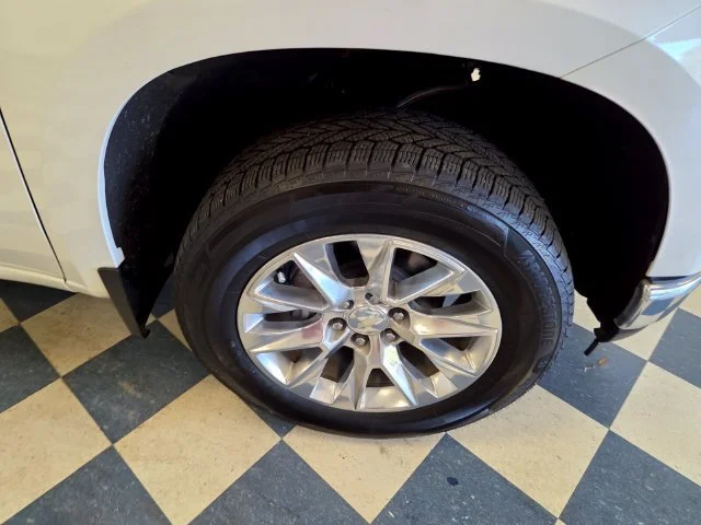 Used 2022 IRIDESCENT PEARL TRICOAT Chevrolet LTZ image 19