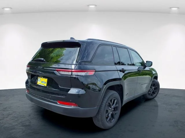 Used 2025 Black Jeep Altitude image 8